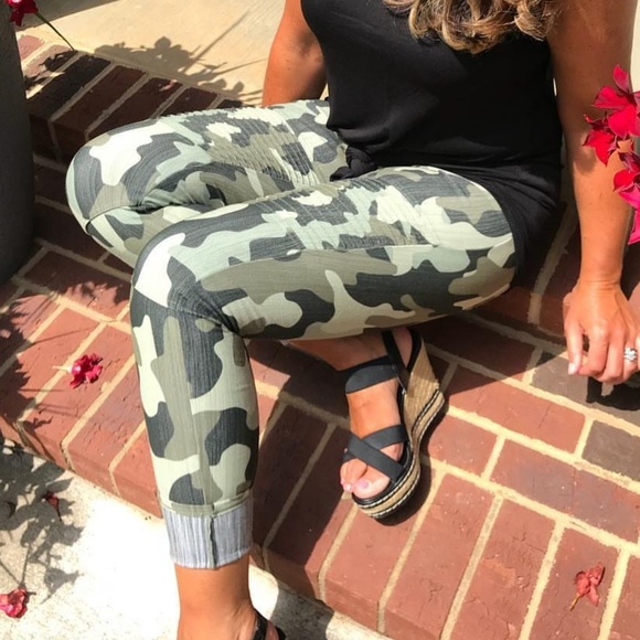 Agnes & Dora Denim - XS Camo Moto Jeggings by A&D